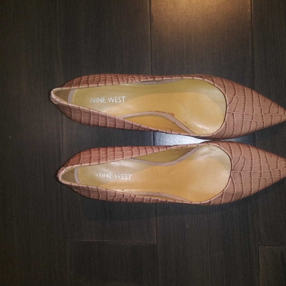 Nine west kitten heel pums